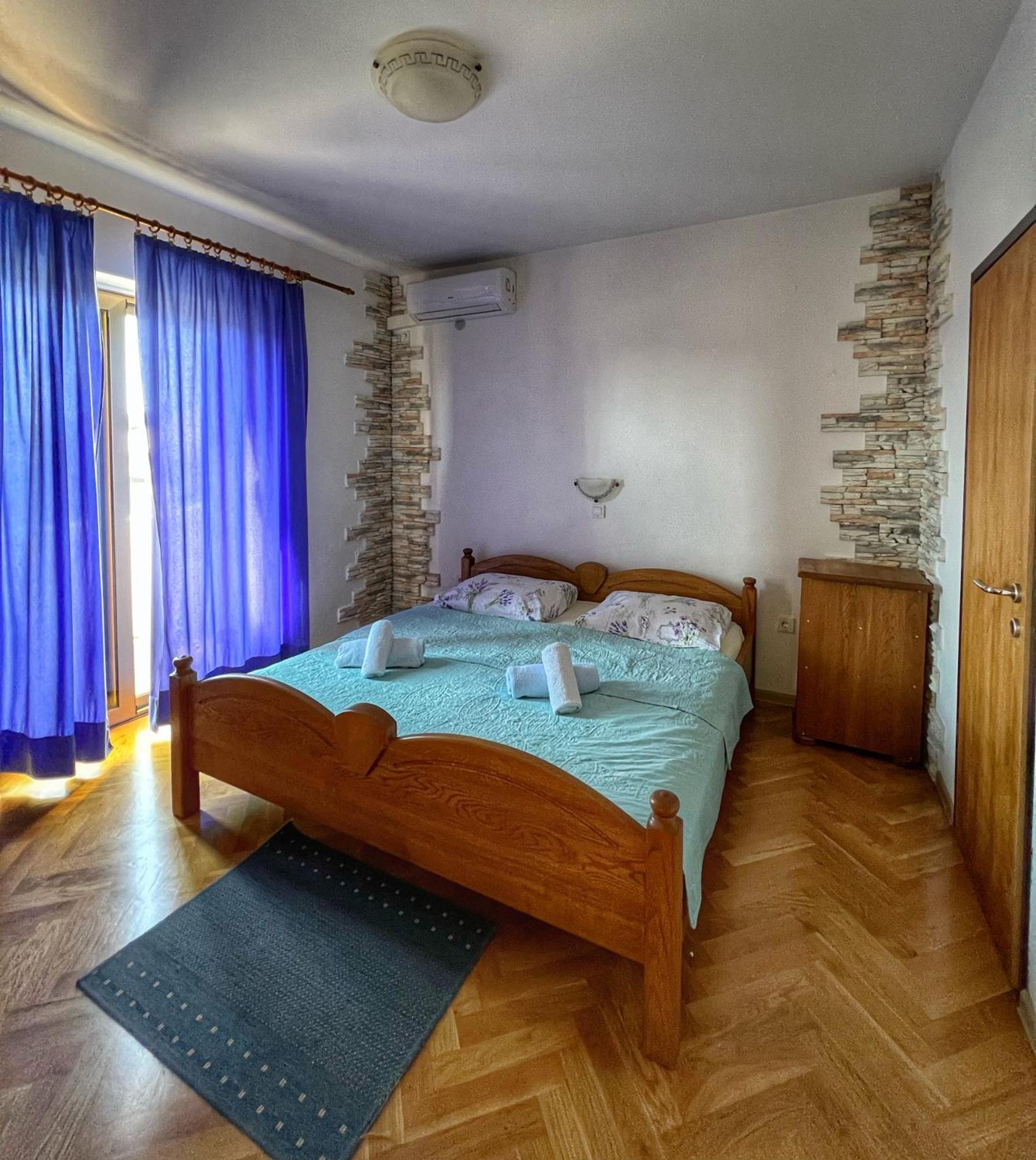 Apartmani Mia Palit Exterior photo
